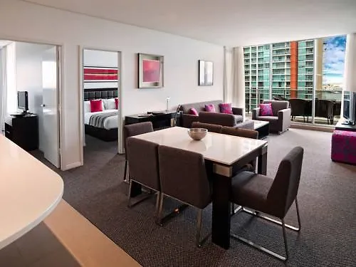 Meriton Serviced Apartments Aqua Street Gold Coast Aparthotel