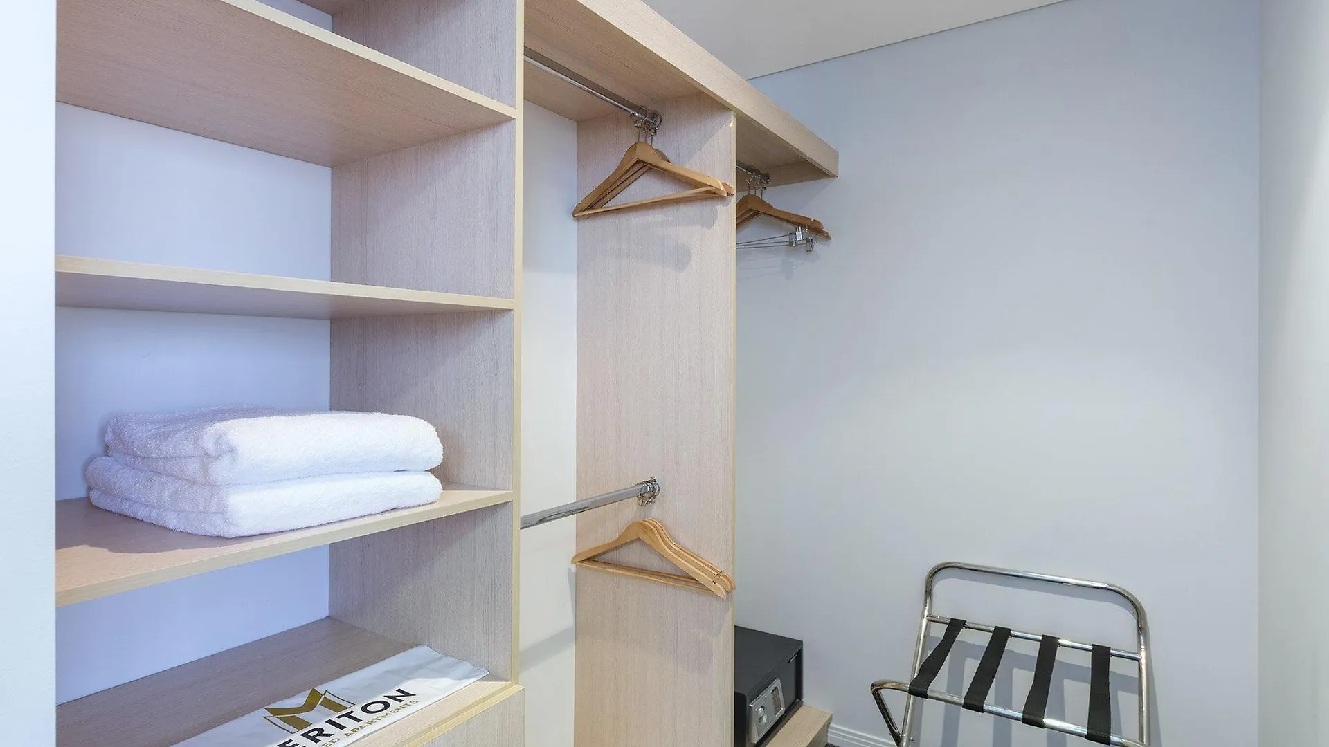 **** Aparthotel Meriton Serviced Apartments Aqua Street Gold Coast Australia