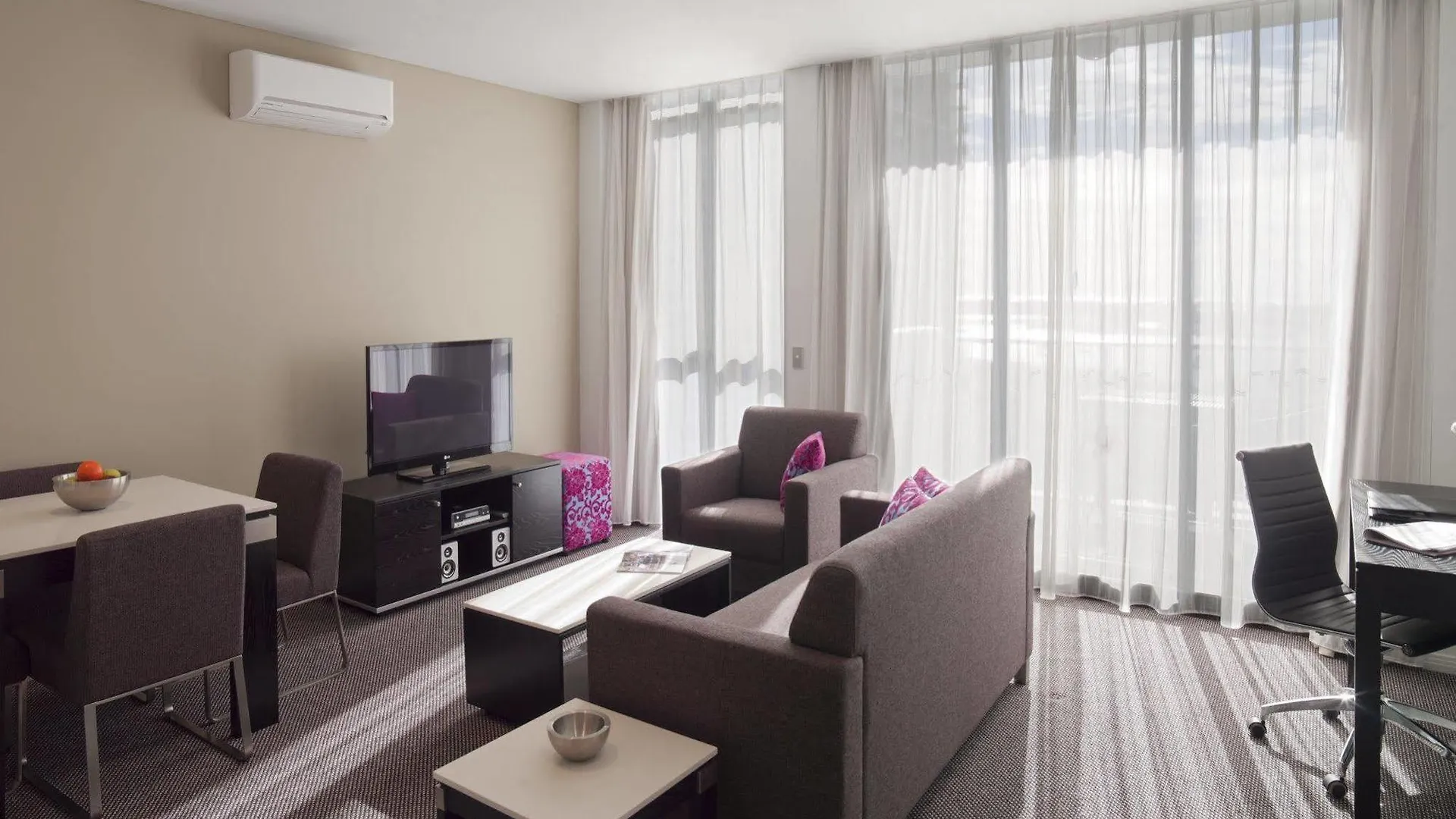 Meriton Serviced Apartments Aqua Street Gold Coast 4*,  Australia