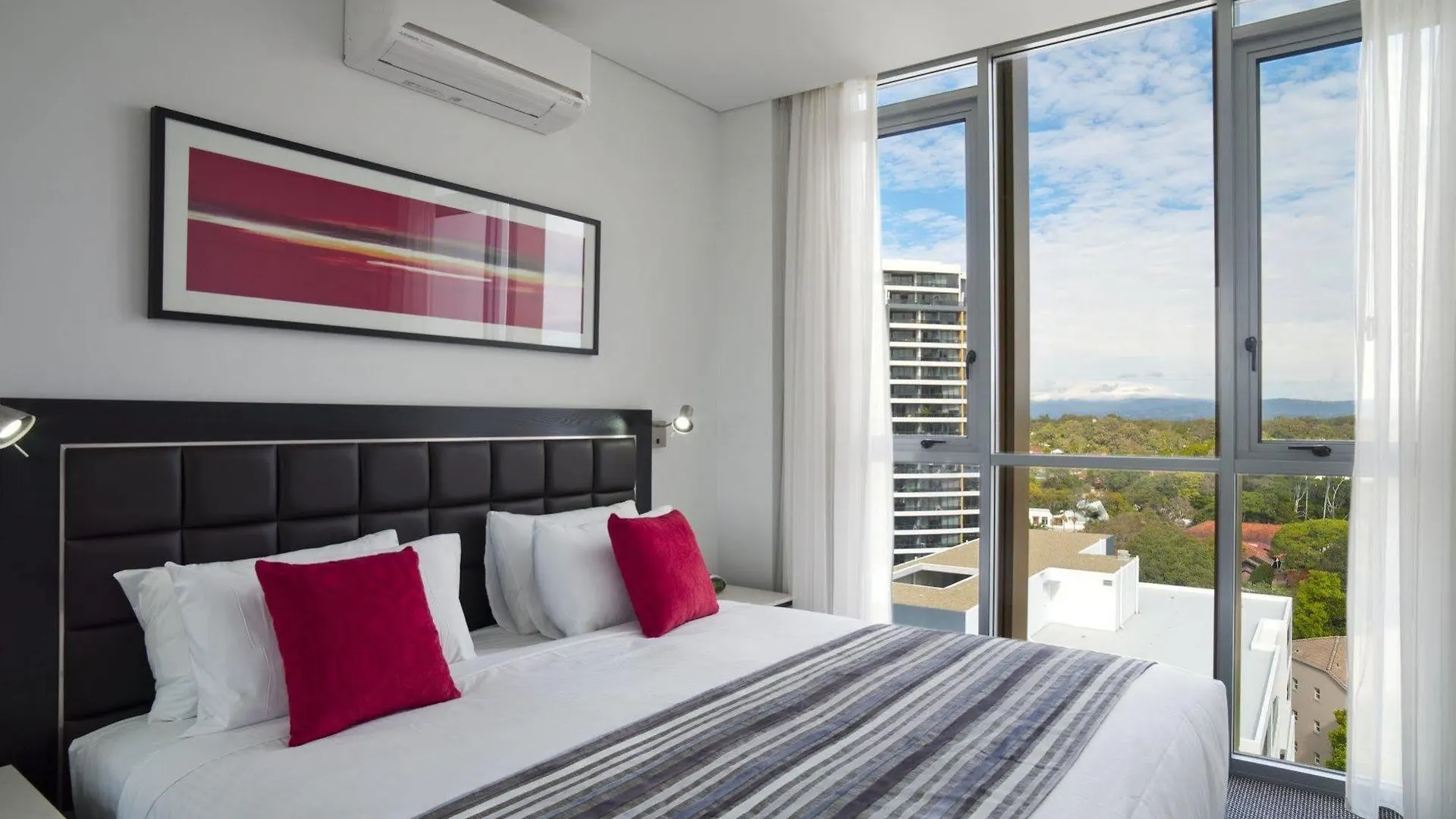 Meriton Serviced Apartments Aqua Street Gold Coast Aparthotel